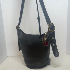 Vintage Coach Black Leather Bucket Shoulder Bag